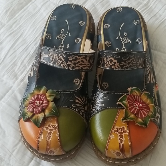Zulily Shoes - Mary Jane clogs NEW unique